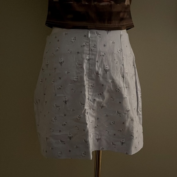 Lavender mini skirt - Picture 3 of 3